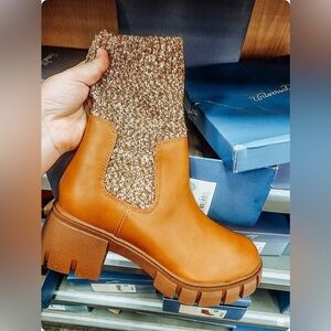Universal Thread - Brown boots with ankle socks - US 8.5